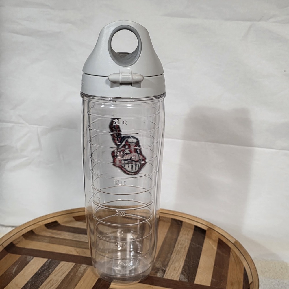 Tervis Cleveland Indians 24oz Sport Water Bottle Finger Loop Hole Cheif Wahoo - Picture 2 of 5